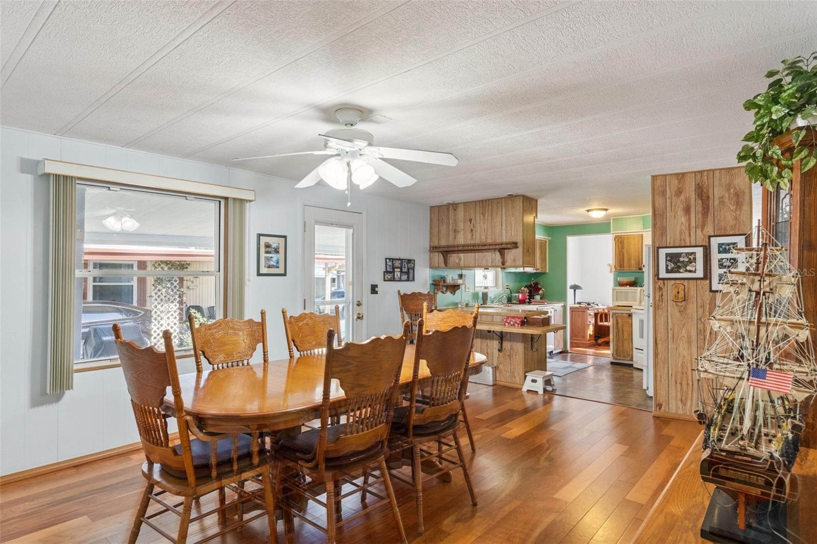 Image 8 of 42 For 221 Pinewood Drive