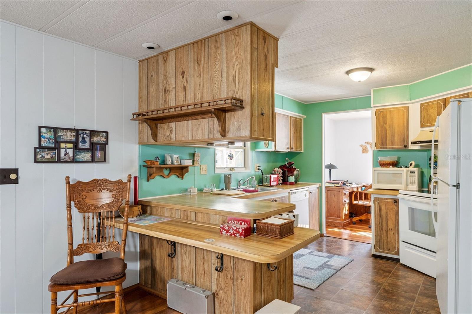 Image 9 of 42 For 221 Pinewood Drive