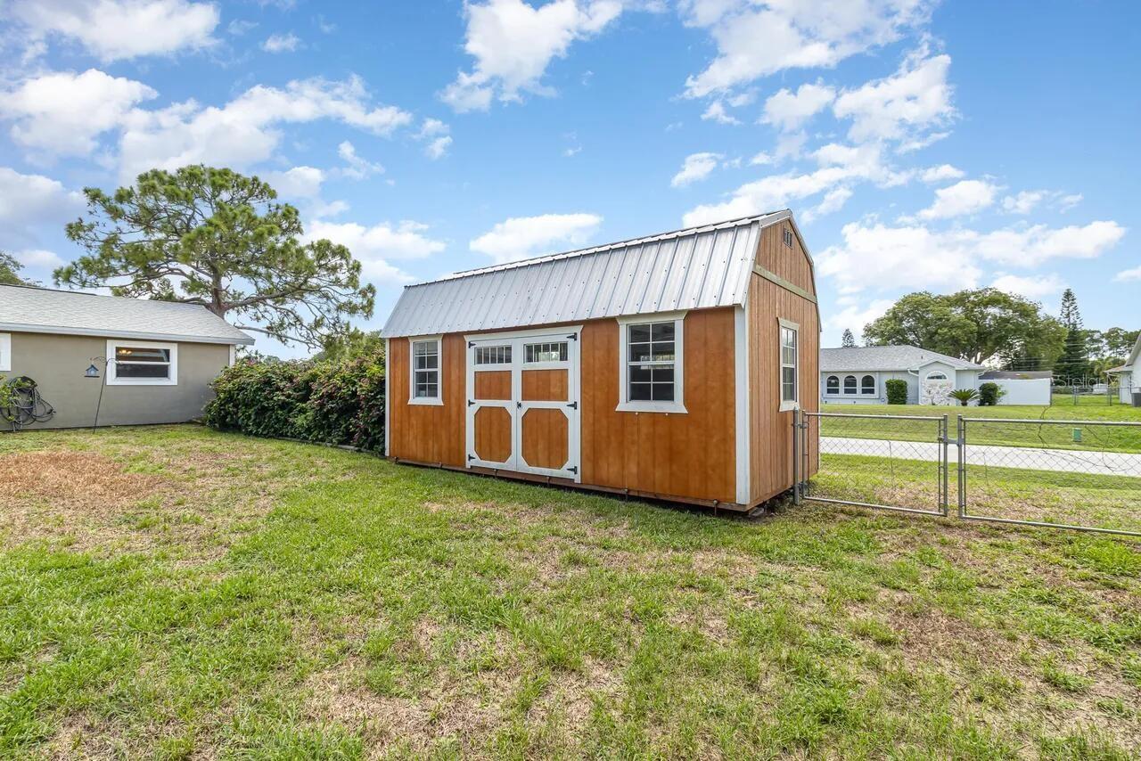 Image 12 of 17 For 1399 Helliwell Street Nw