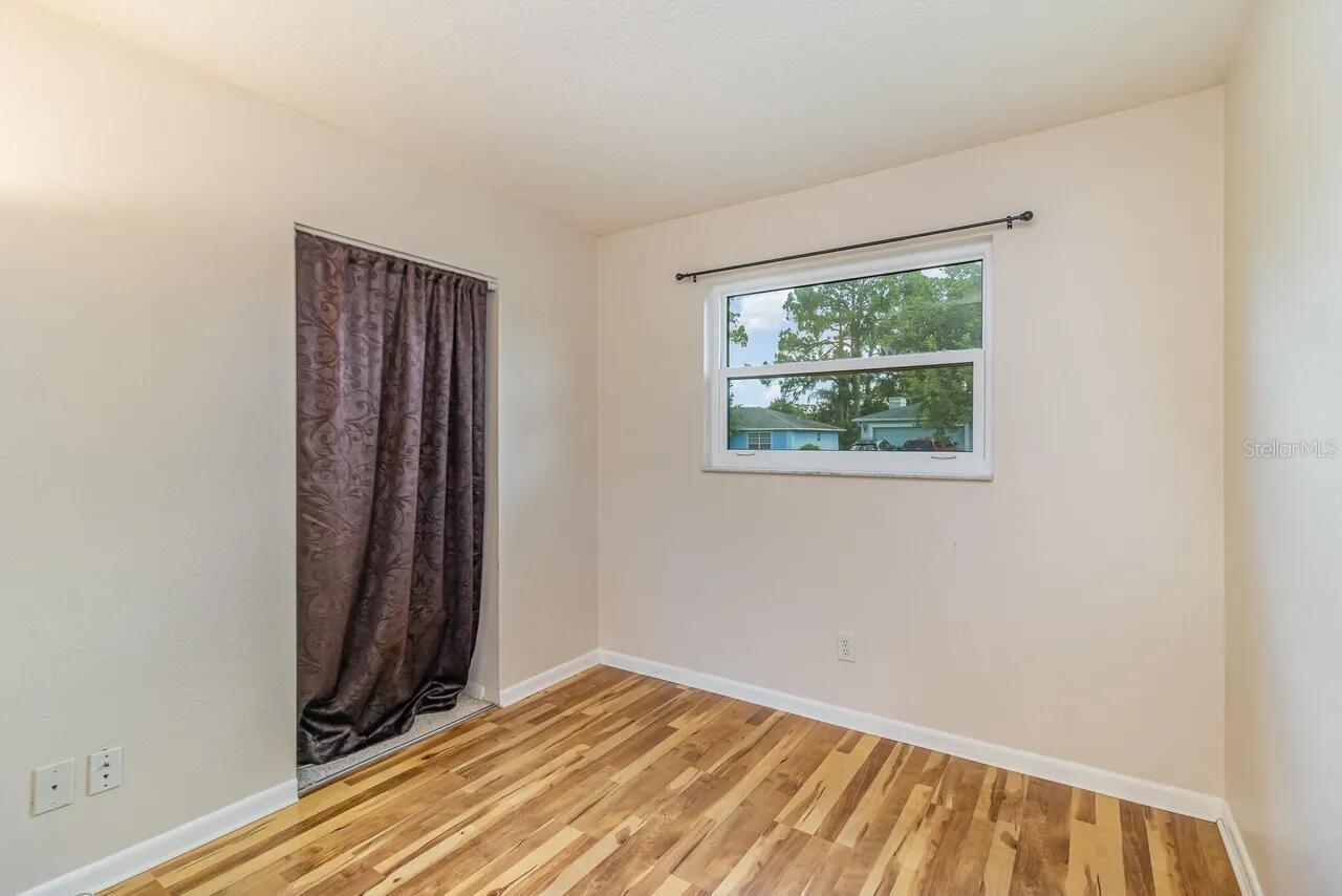 Image 15 of 17 For 1399 Helliwell Street Nw