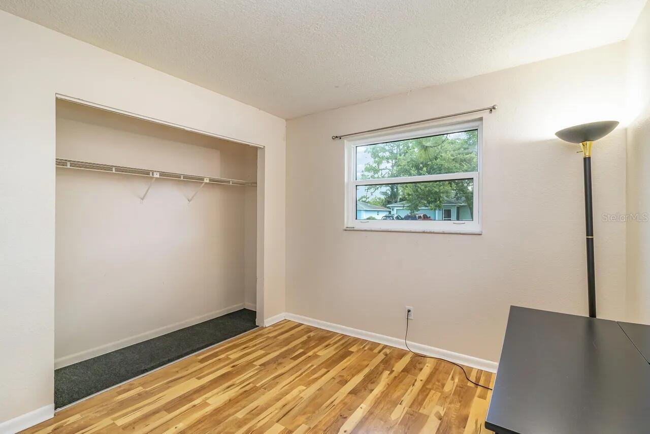 Image 16 of 17 For 1399 Helliwell Street Nw