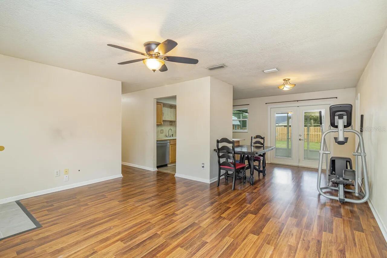 Image 4 of 17 For 1399 Helliwell Street Nw