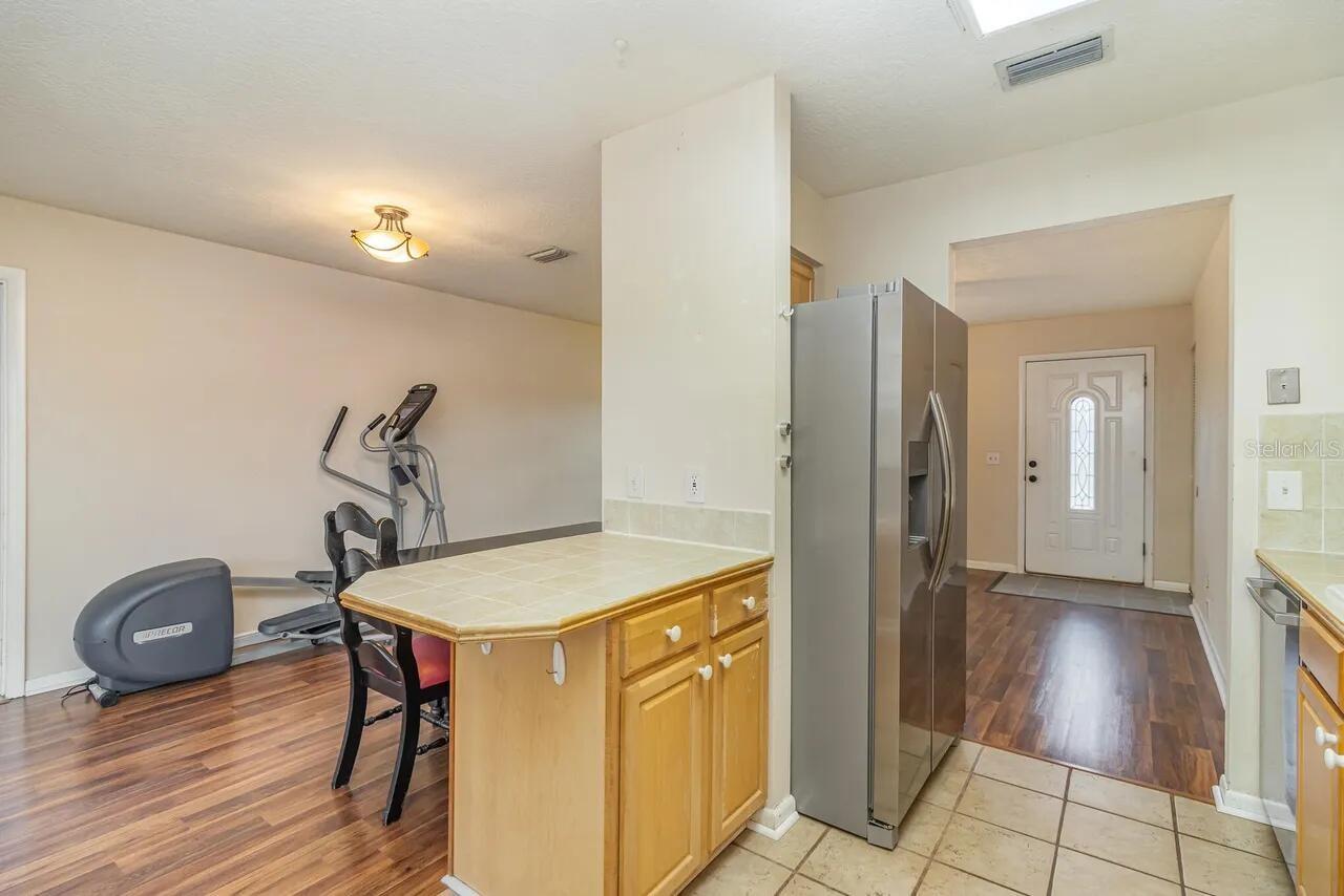 Image 6 of 17 For 1399 Helliwell Street Nw