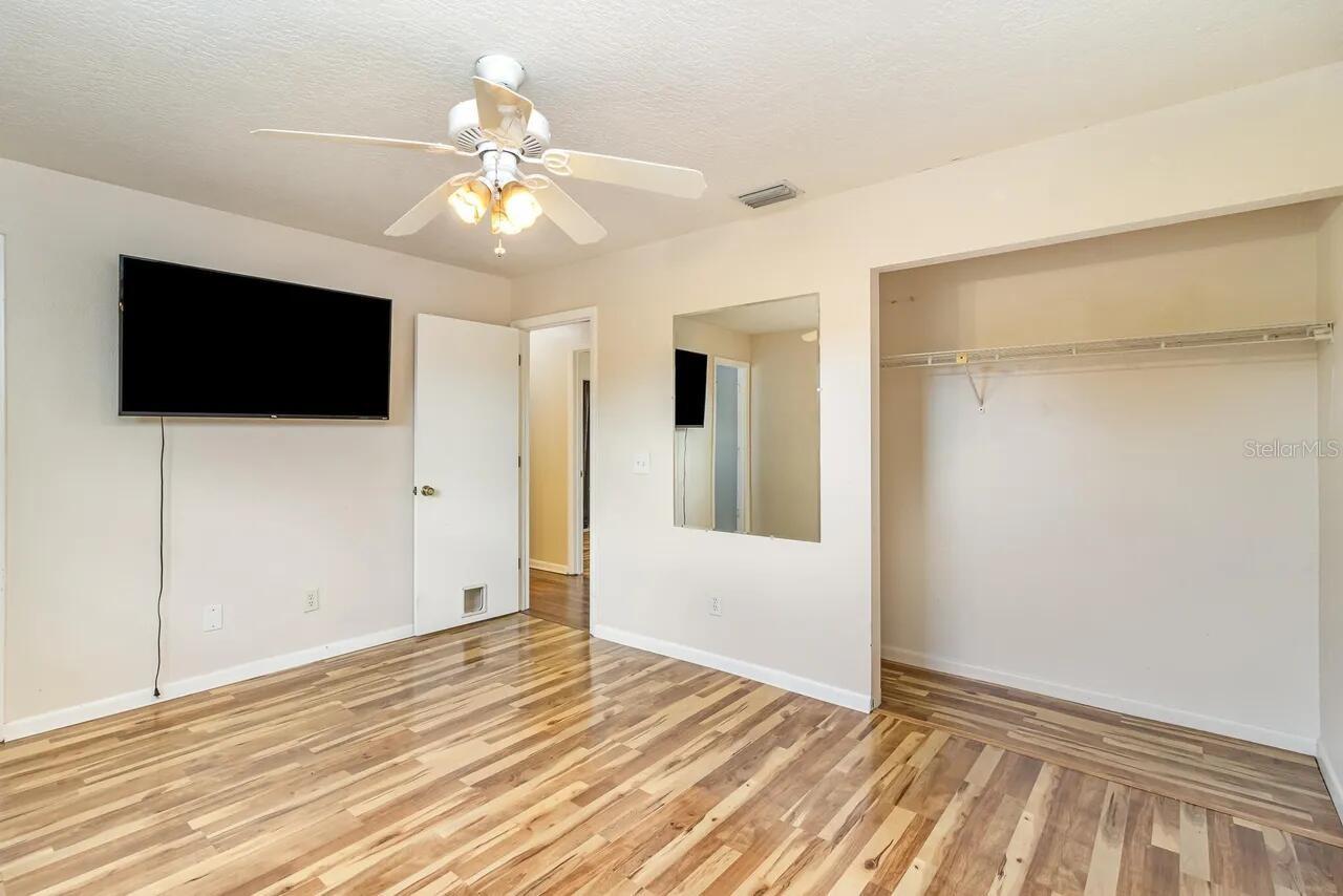 Image 8 of 17 For 1399 Helliwell Street Nw