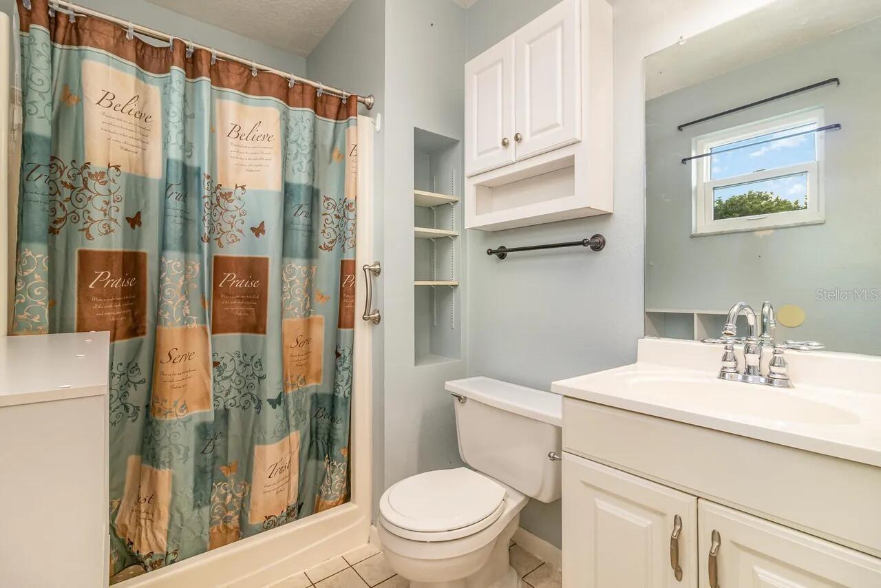 Image 9 of 17 For 1399 Helliwell Street Nw