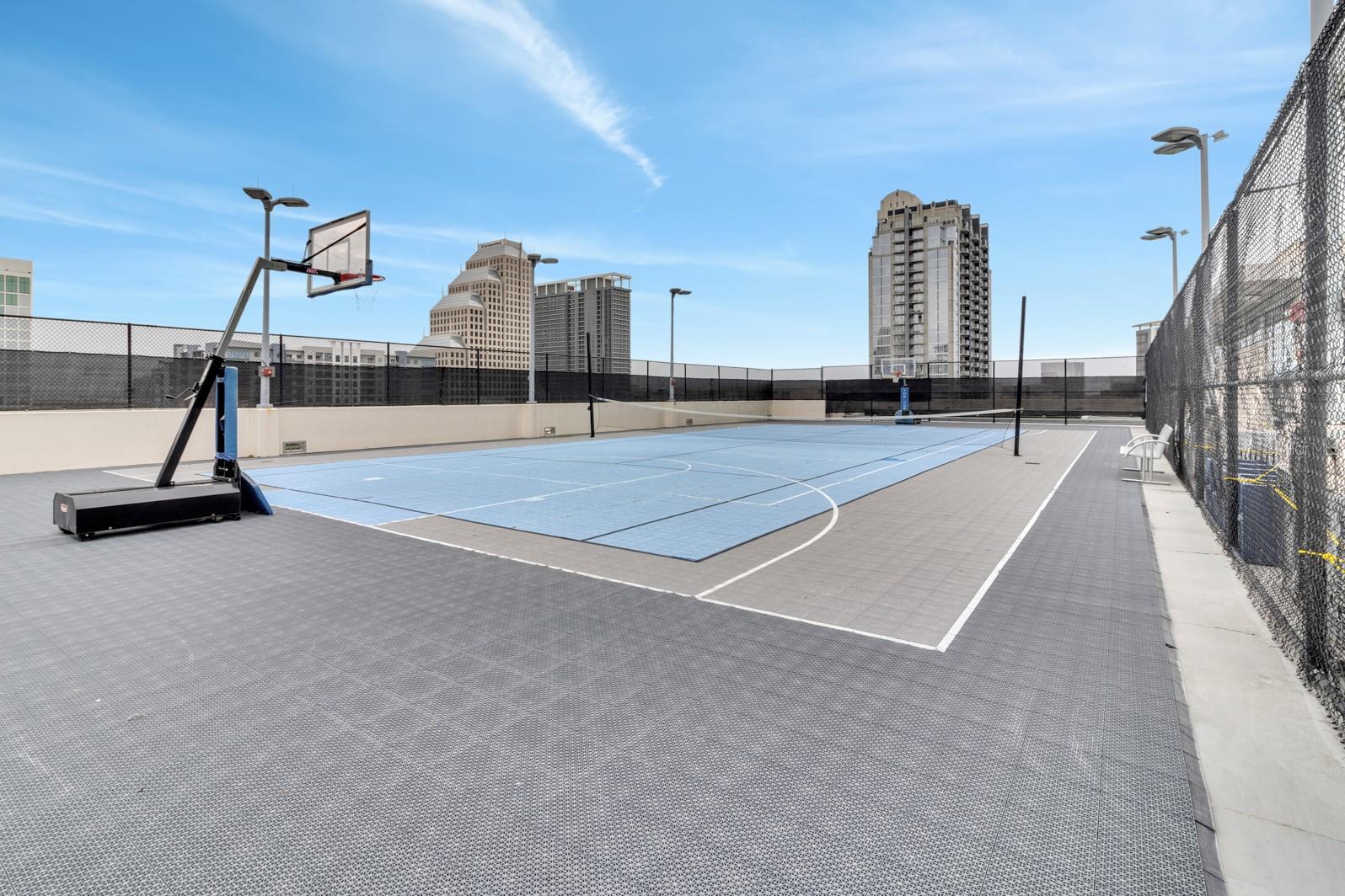 Image 13 of 61 For 150 Robinson Street 2002