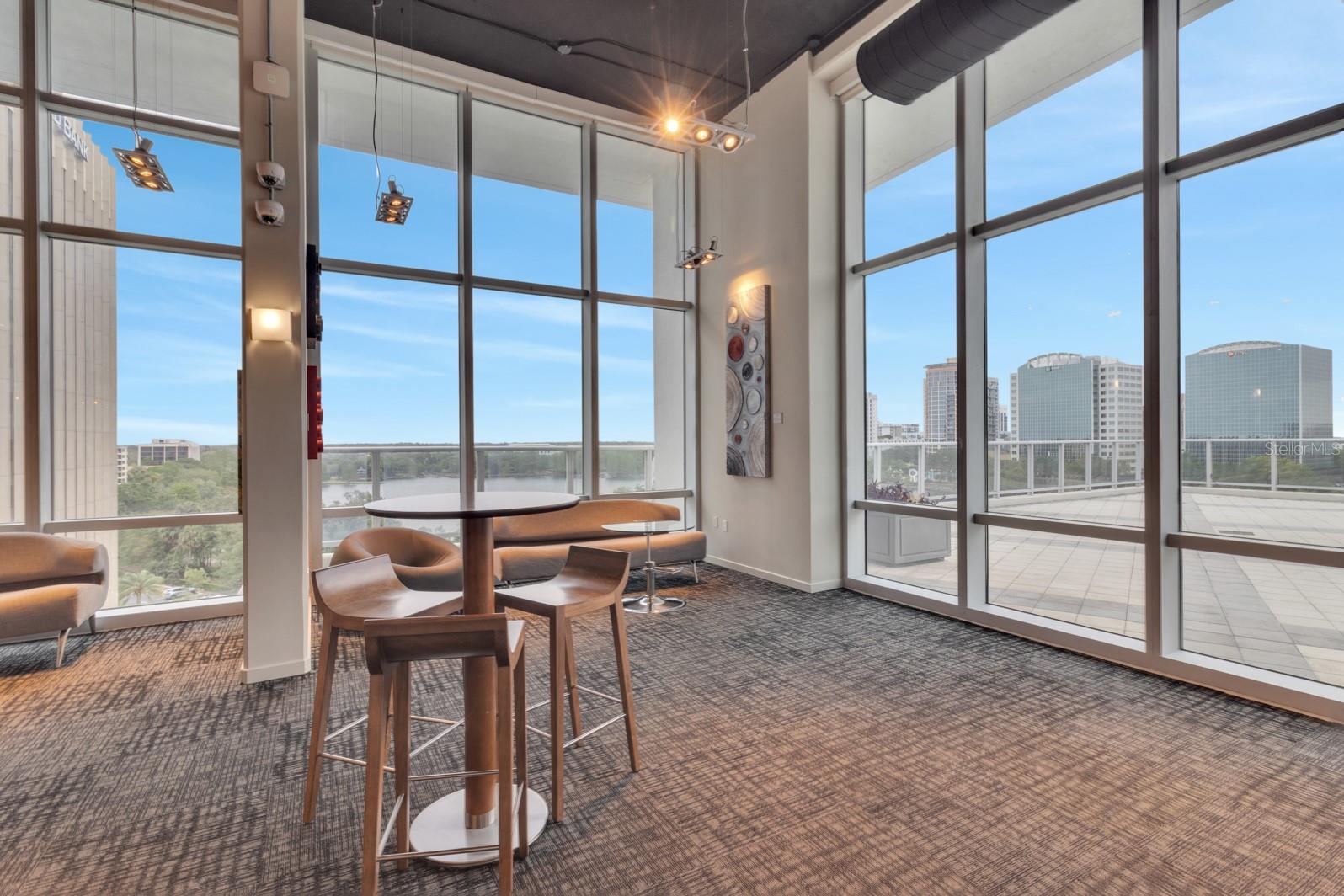 Image 14 of 61 For 150 Robinson Street 2002