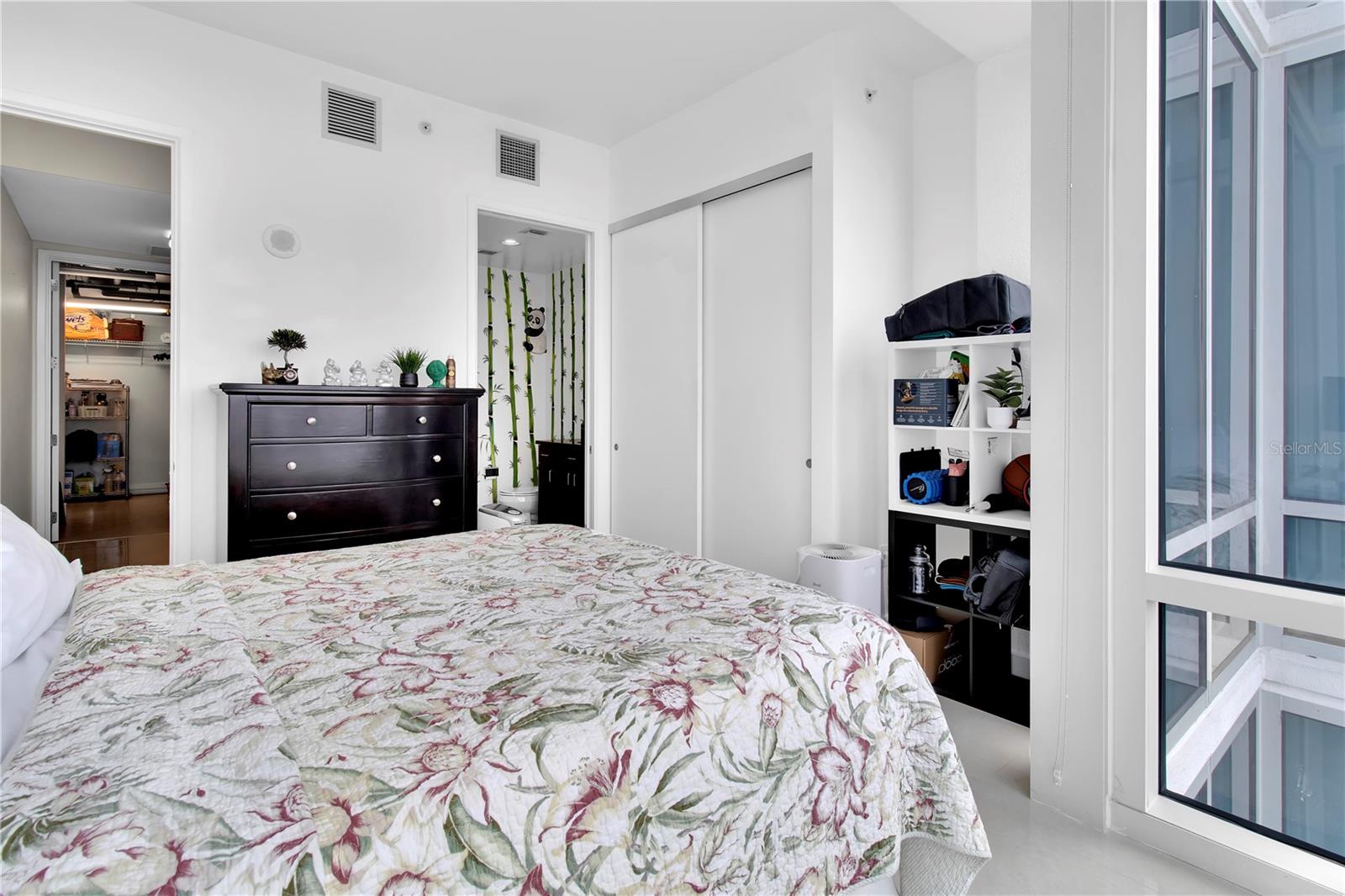 Image 24 of 61 For 150 Robinson Street 2002