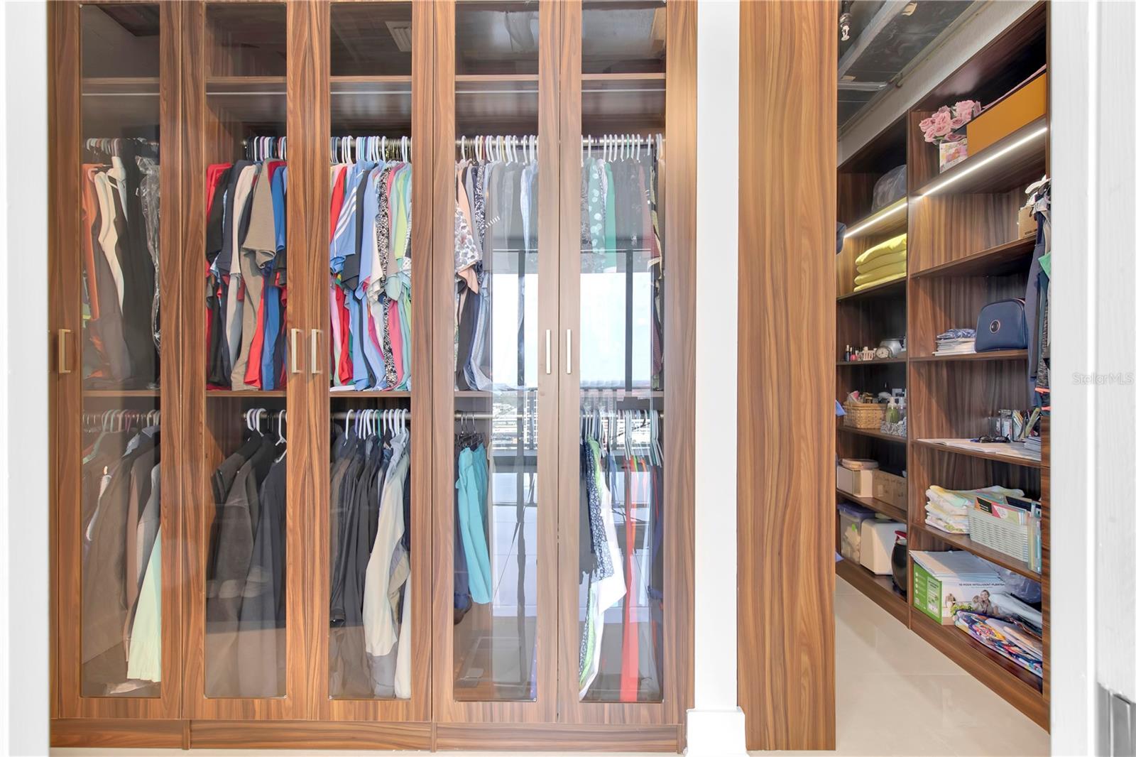 Image 30 of 61 For 150 Robinson Street 2002