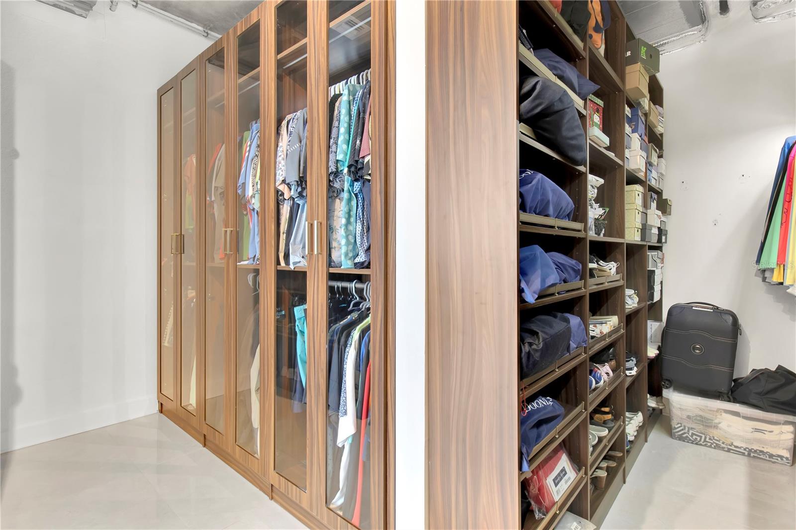 Image 31 of 61 For 150 Robinson Street 2002