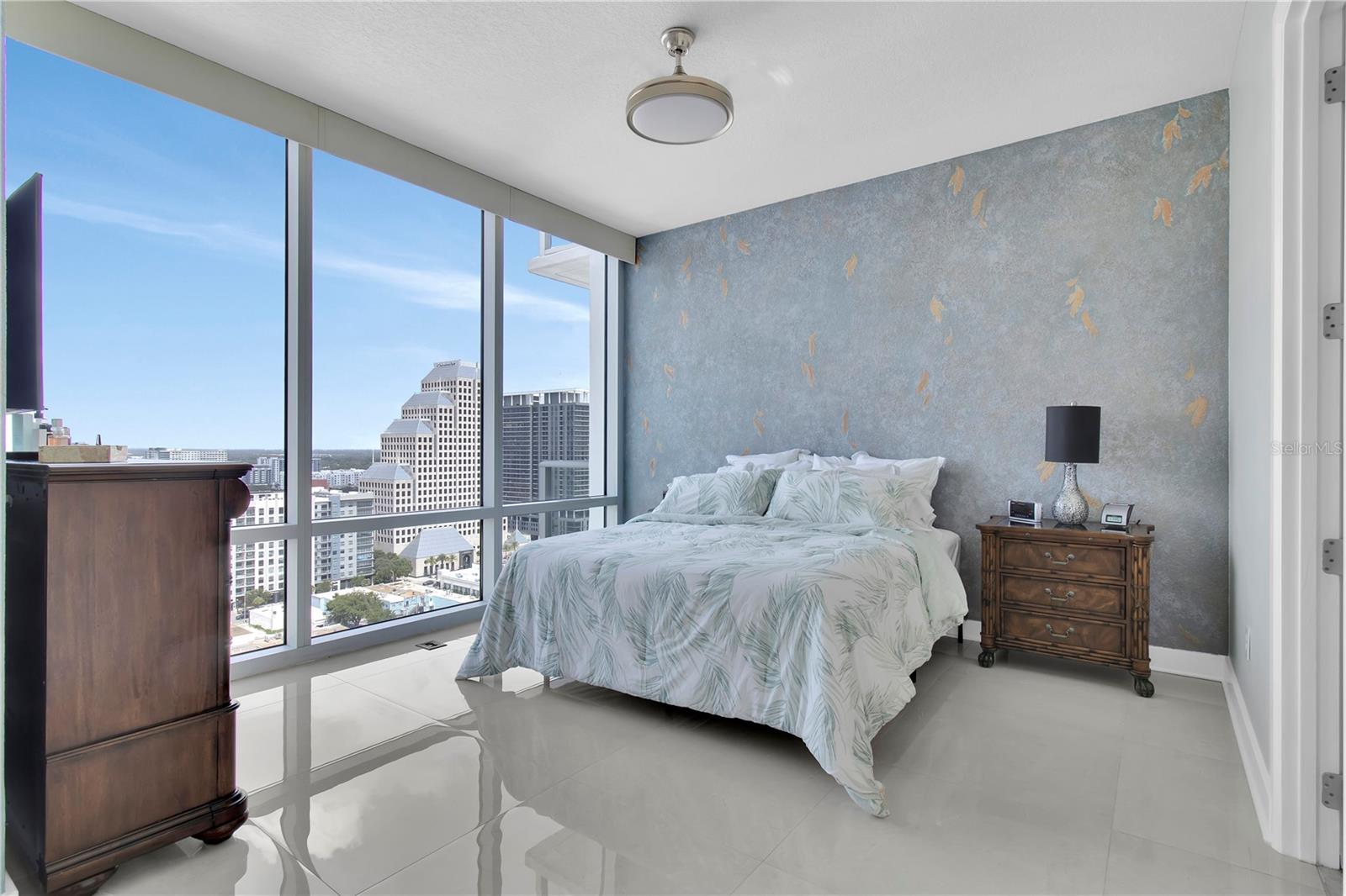 Image 33 of 61 For 150 Robinson Street 2002