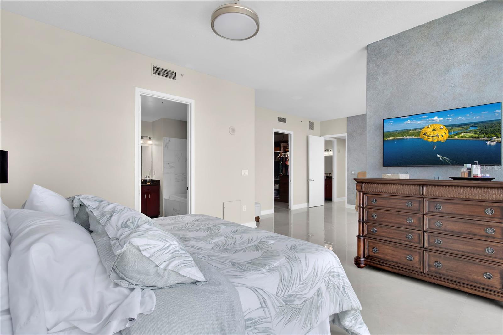 Image 34 of 61 For 150 Robinson Street 2002