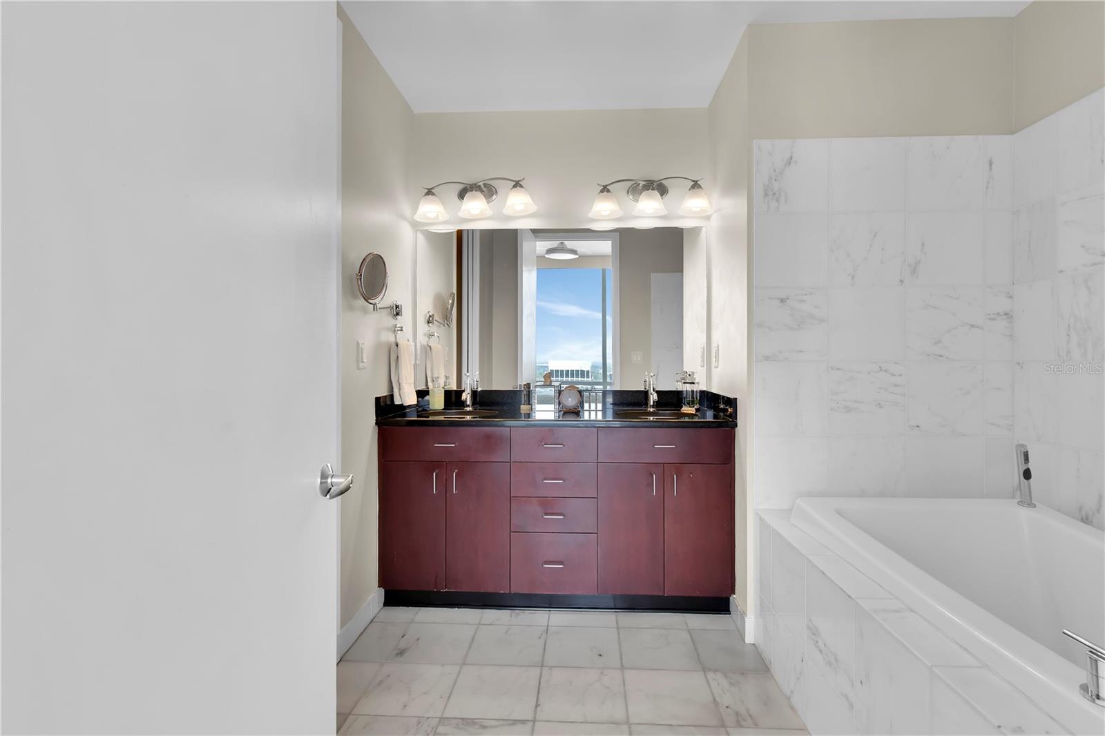 Image 35 of 61 For 150 Robinson Street 2002