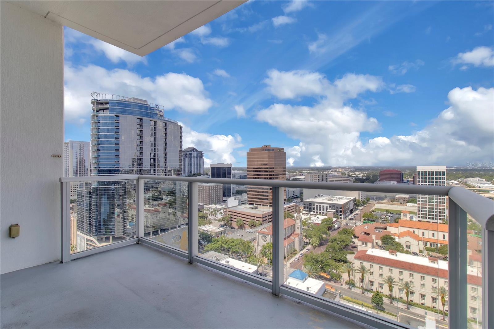 Image 40 of 61 For 150 Robinson Street 2002