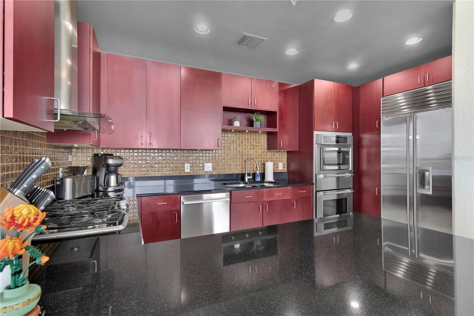 Image 51 of 61 For 150 Robinson Street 2002