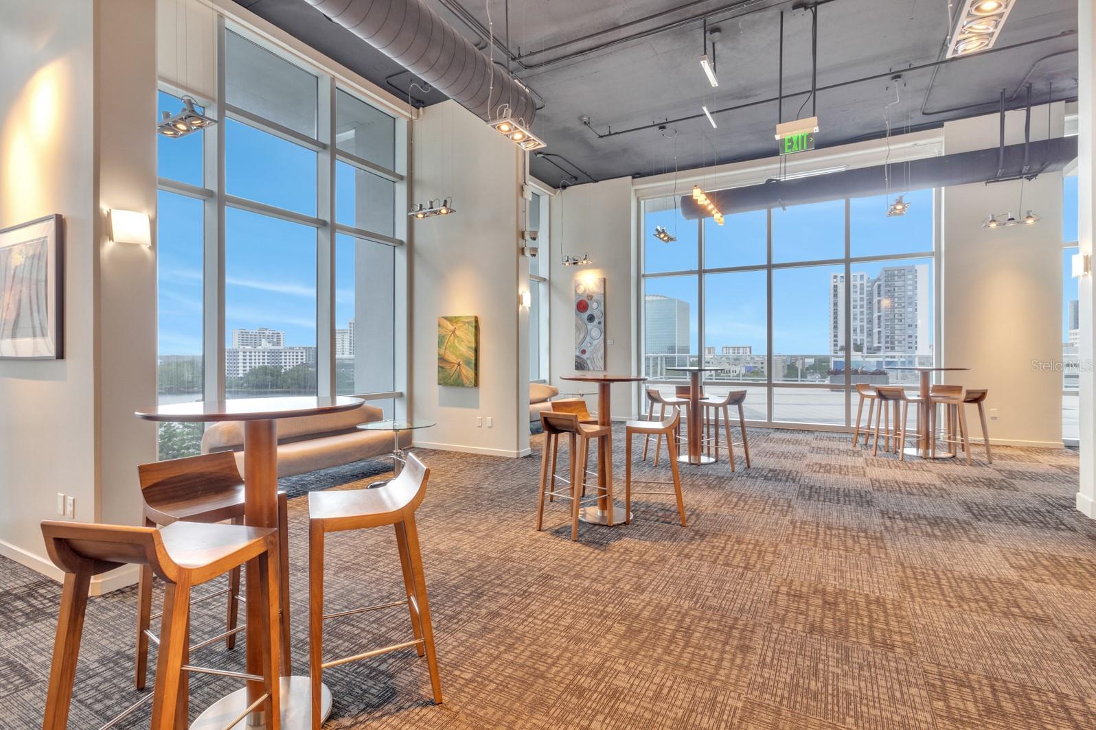 Image 8 of 61 For 150 Robinson Street 2002