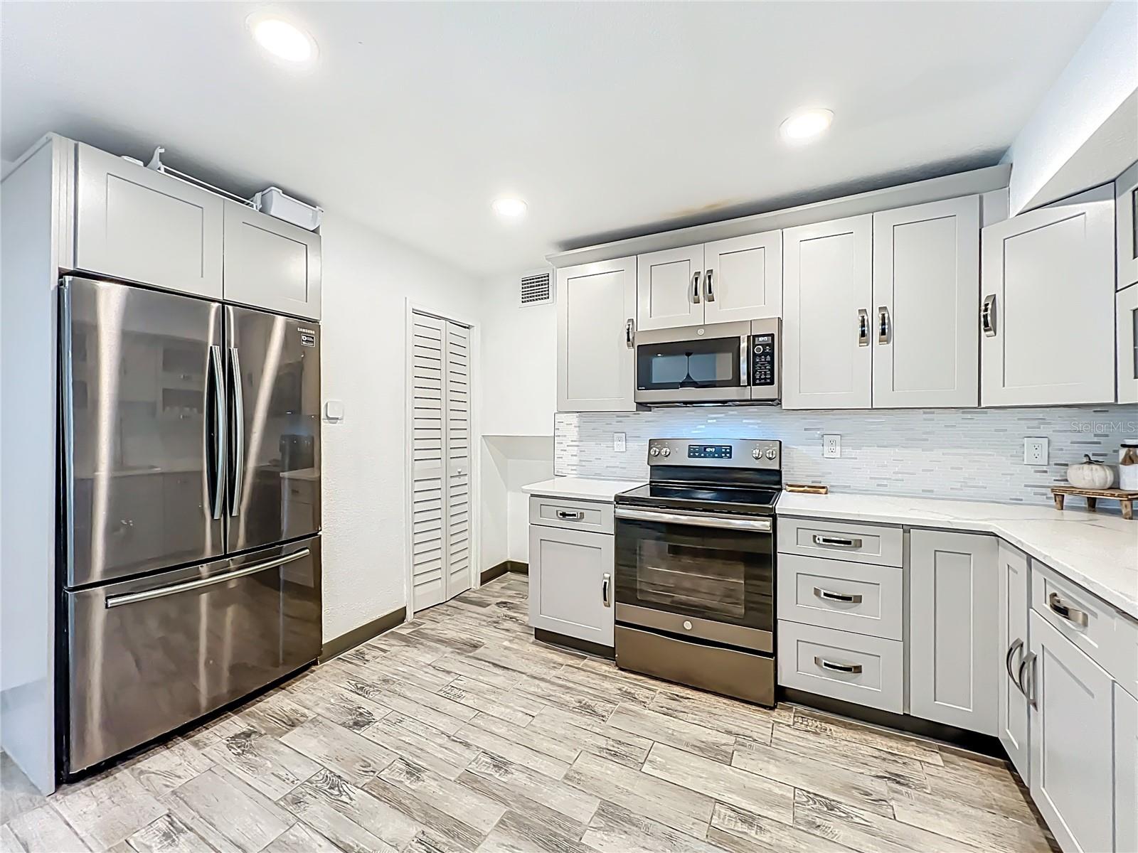 Image 12 of 51 For 423 Ololu Drive