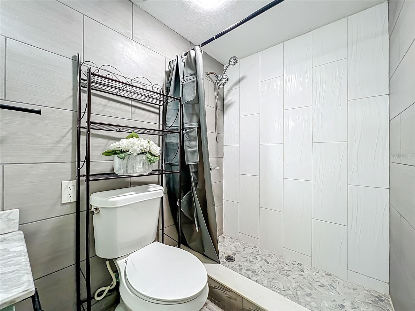 Image 20 of 51 For 423 Ololu Drive