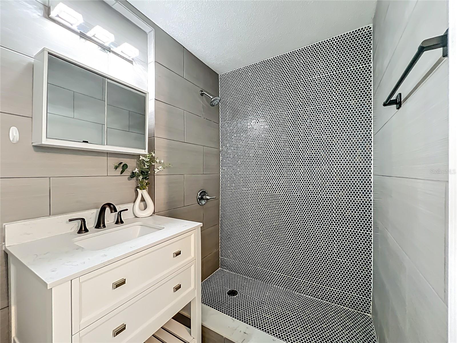 Image 31 of 51 For 423 Ololu Drive