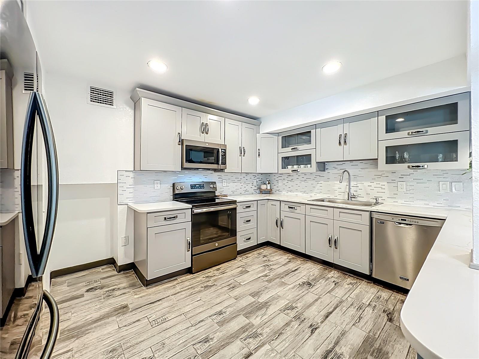 Image 8 of 51 For 423 Ololu Drive