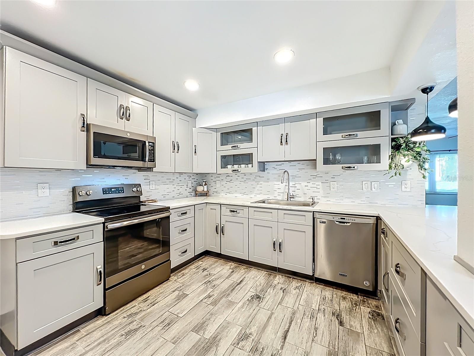 Image 9 of 51 For 423 Ololu Drive