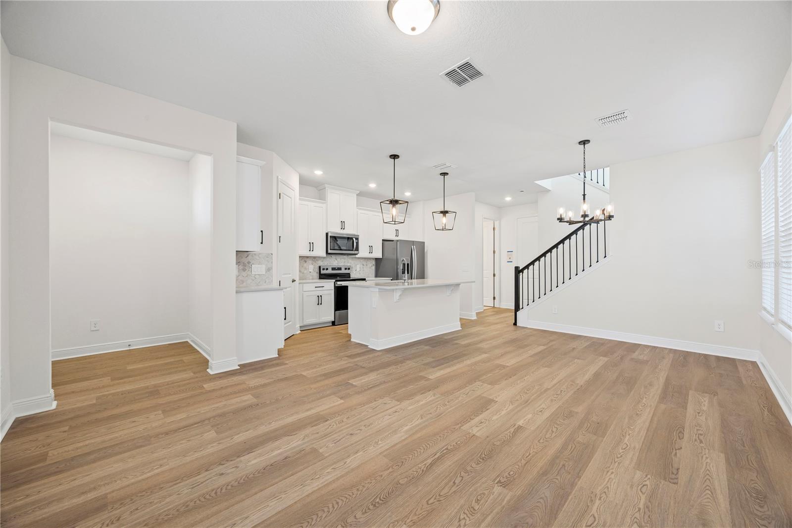 Image 5 of 18 For 16436 Silver Brook Way