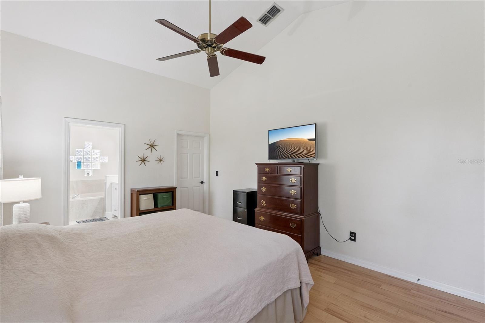 Image 12 of 31 For 2437 Cliffdale Street