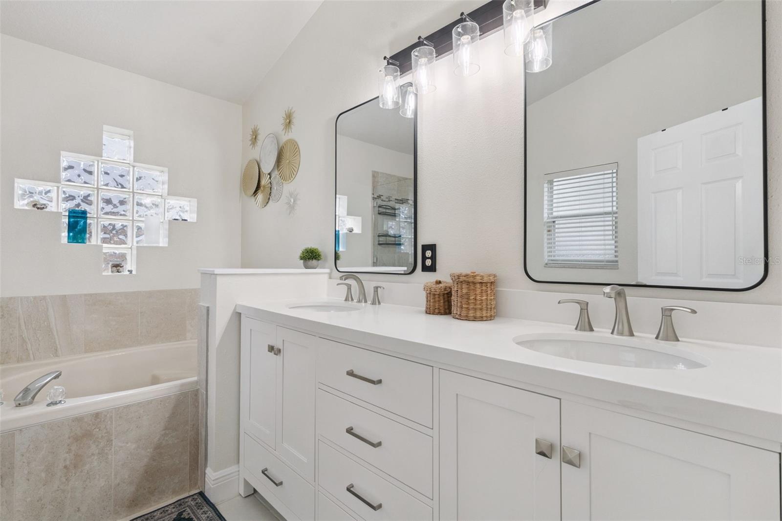 Image 13 of 31 For 2437 Cliffdale Street