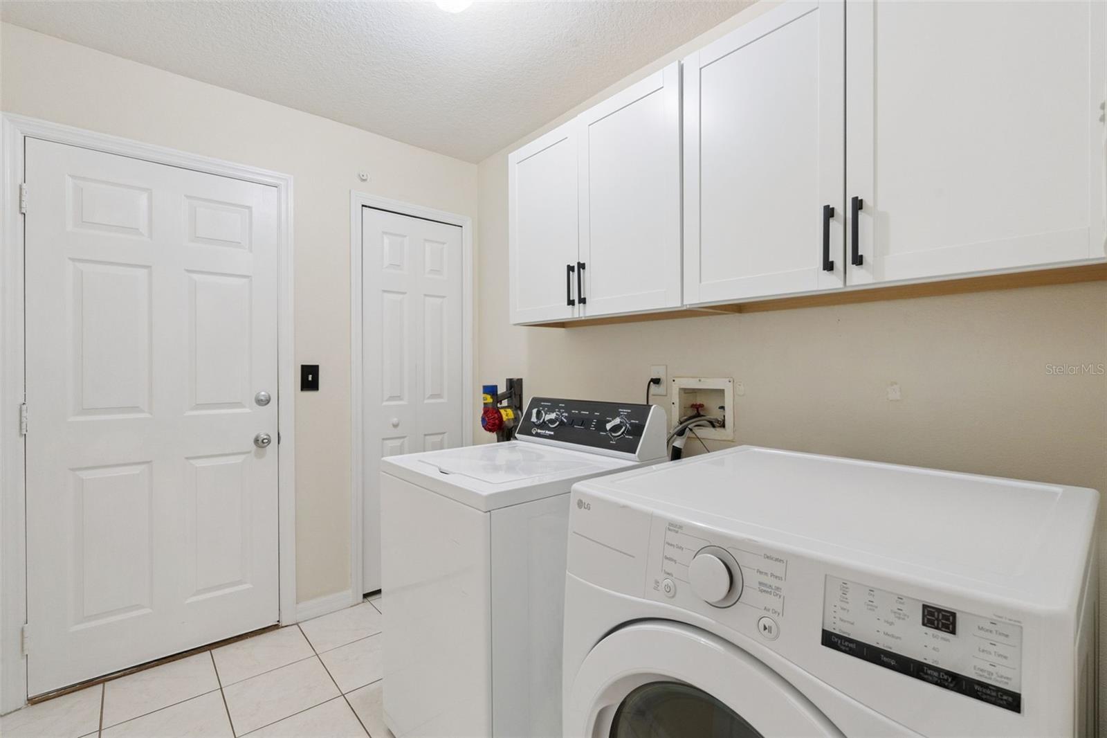 Image 18 of 31 For 2437 Cliffdale Street