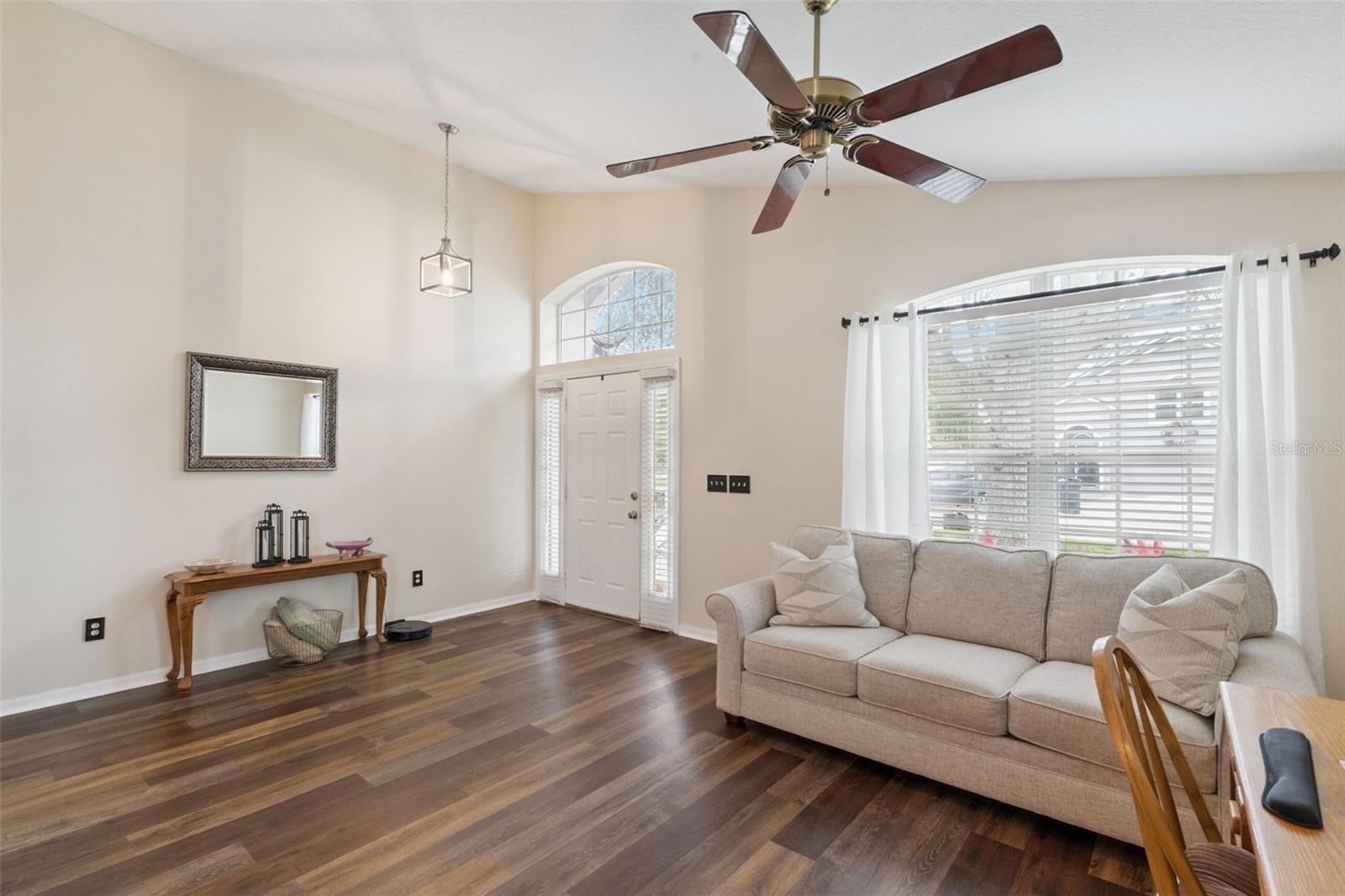 Image 3 of 31 For 2437 Cliffdale Street