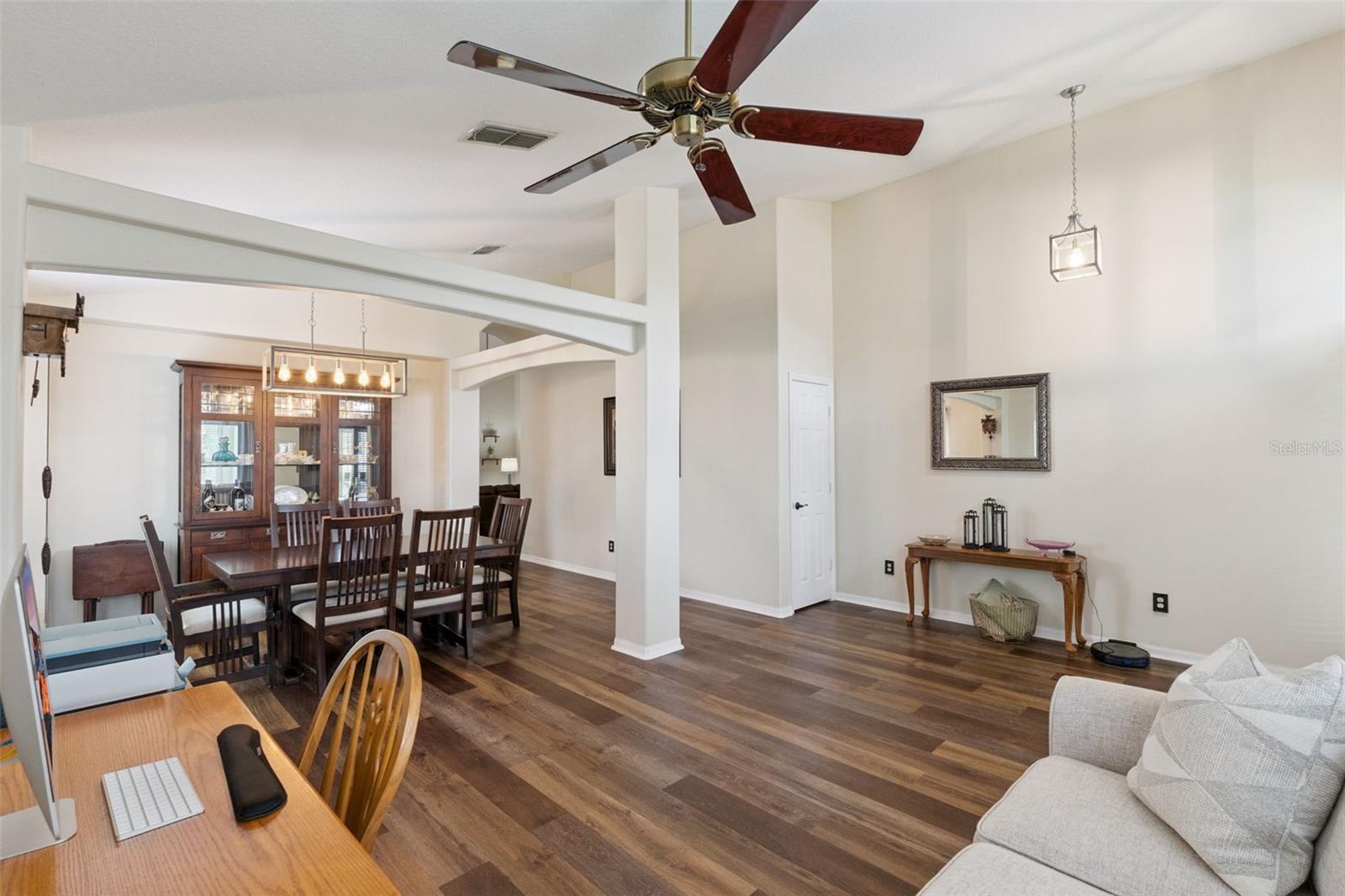 Image 4 of 31 For 2437 Cliffdale Street