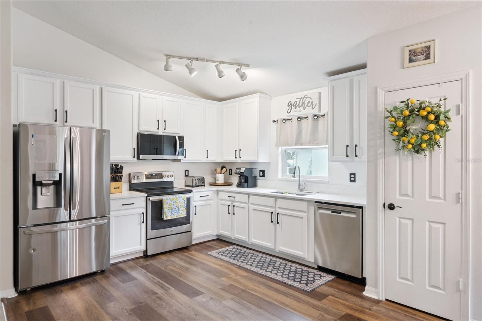 Image 7 of 31 For 2437 Cliffdale Street