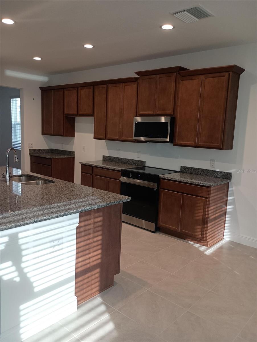 Image 2 of 11 For 7189 Dilly Lake Avenue