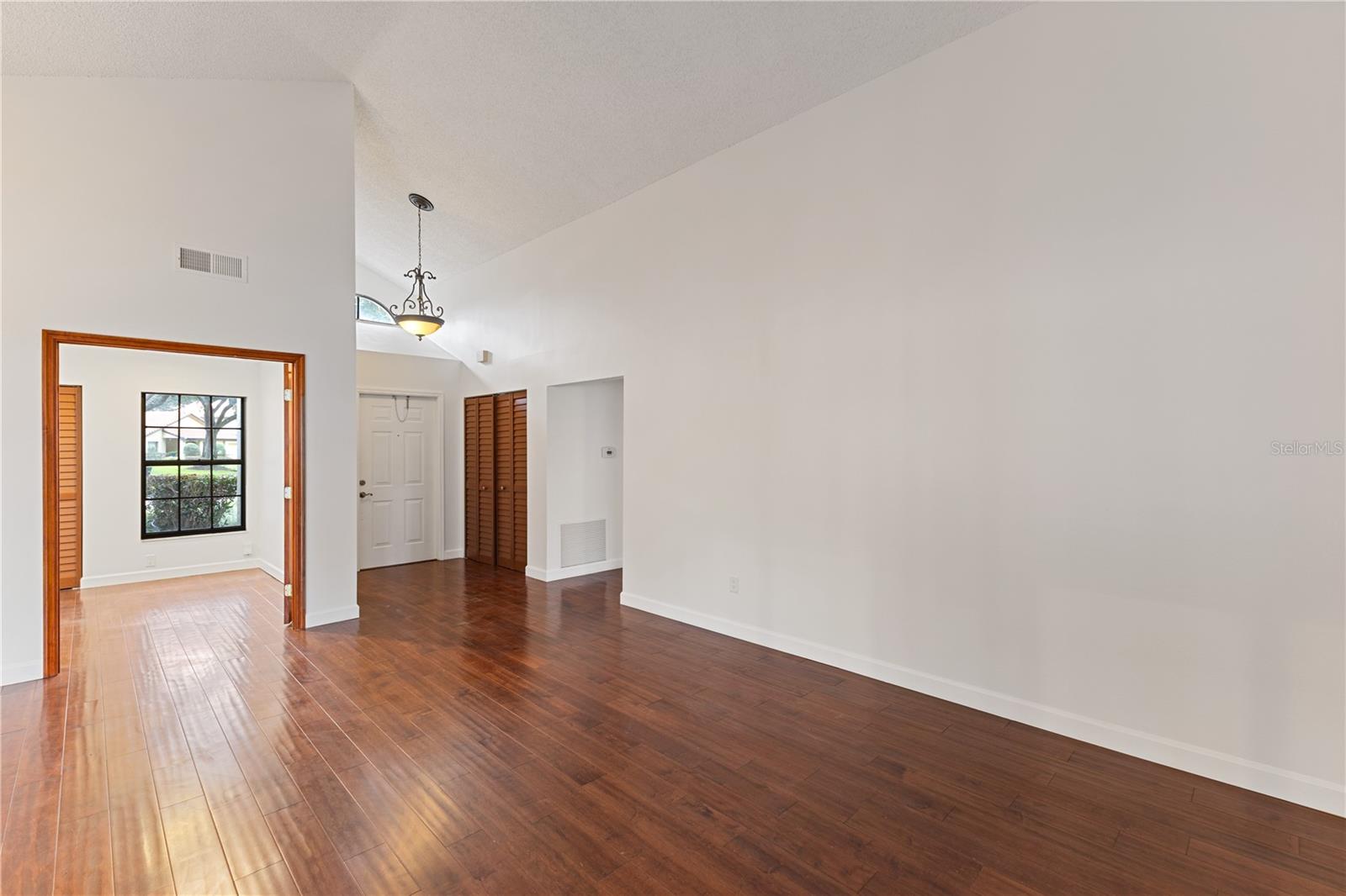 Image 8 of 21 For 7423 Elsworth Court