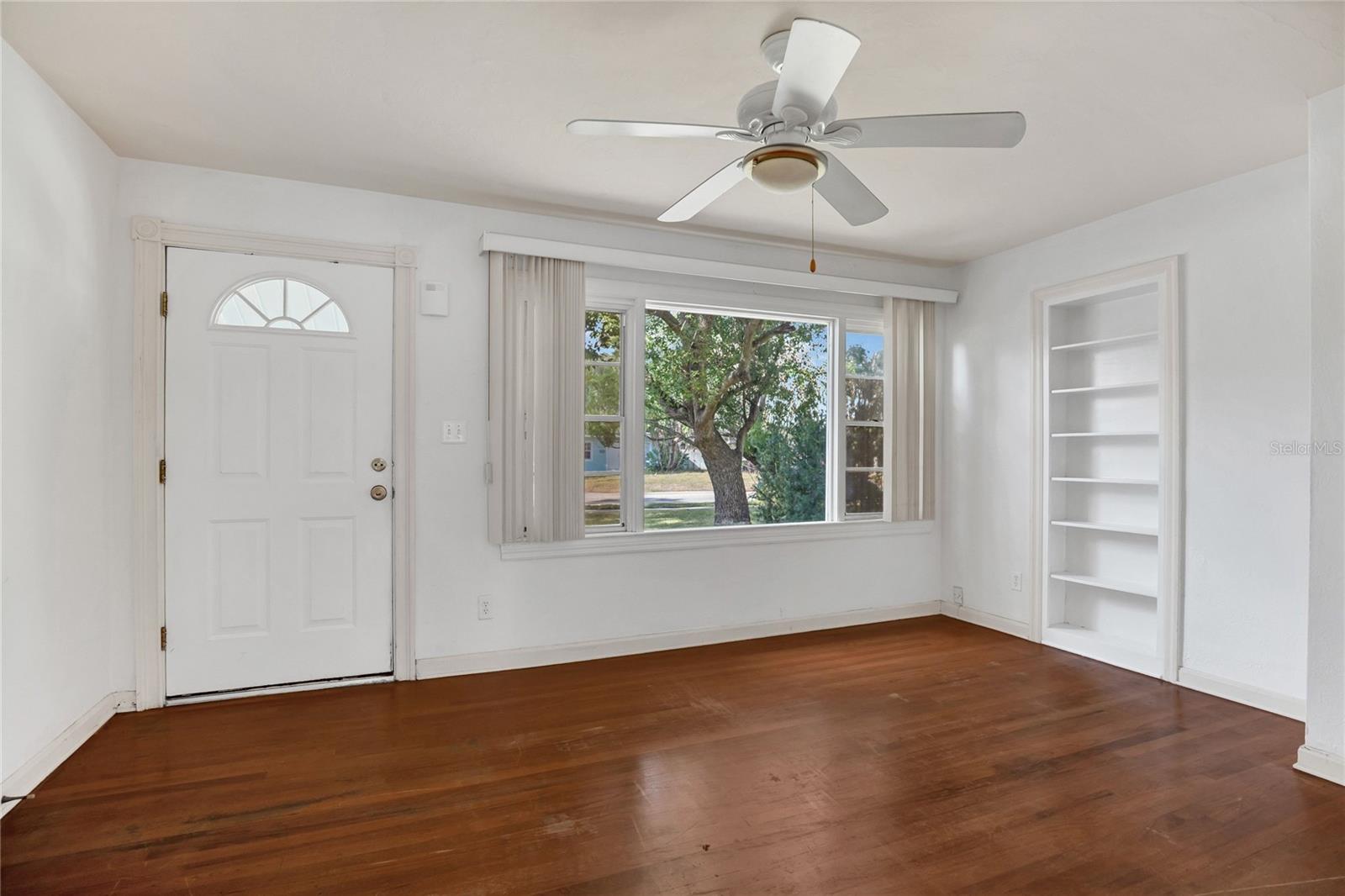 Image 4 of 23 For 505 Crystal Lake Drive