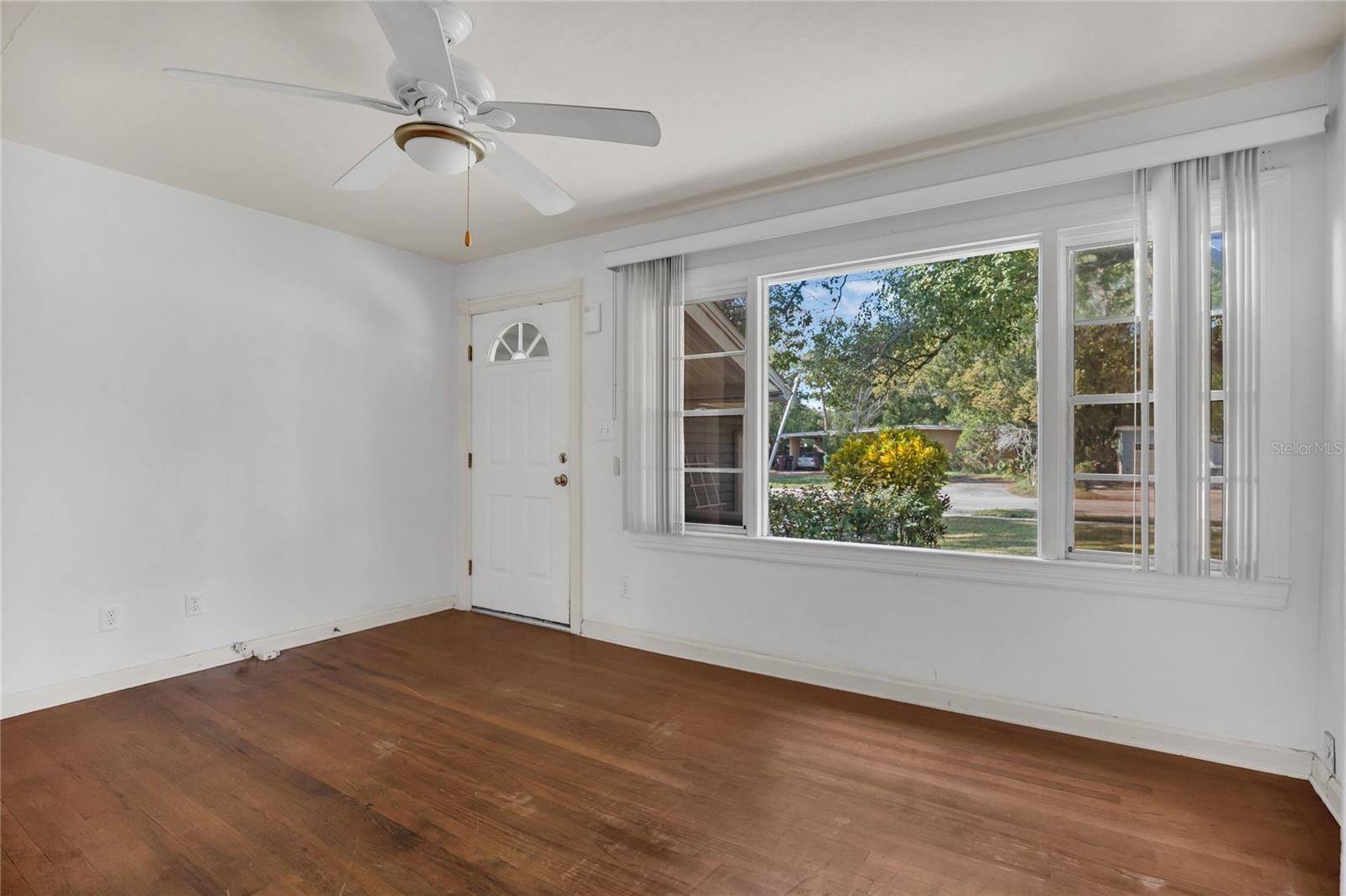 Image 5 of 23 For 505 Crystal Lake Drive