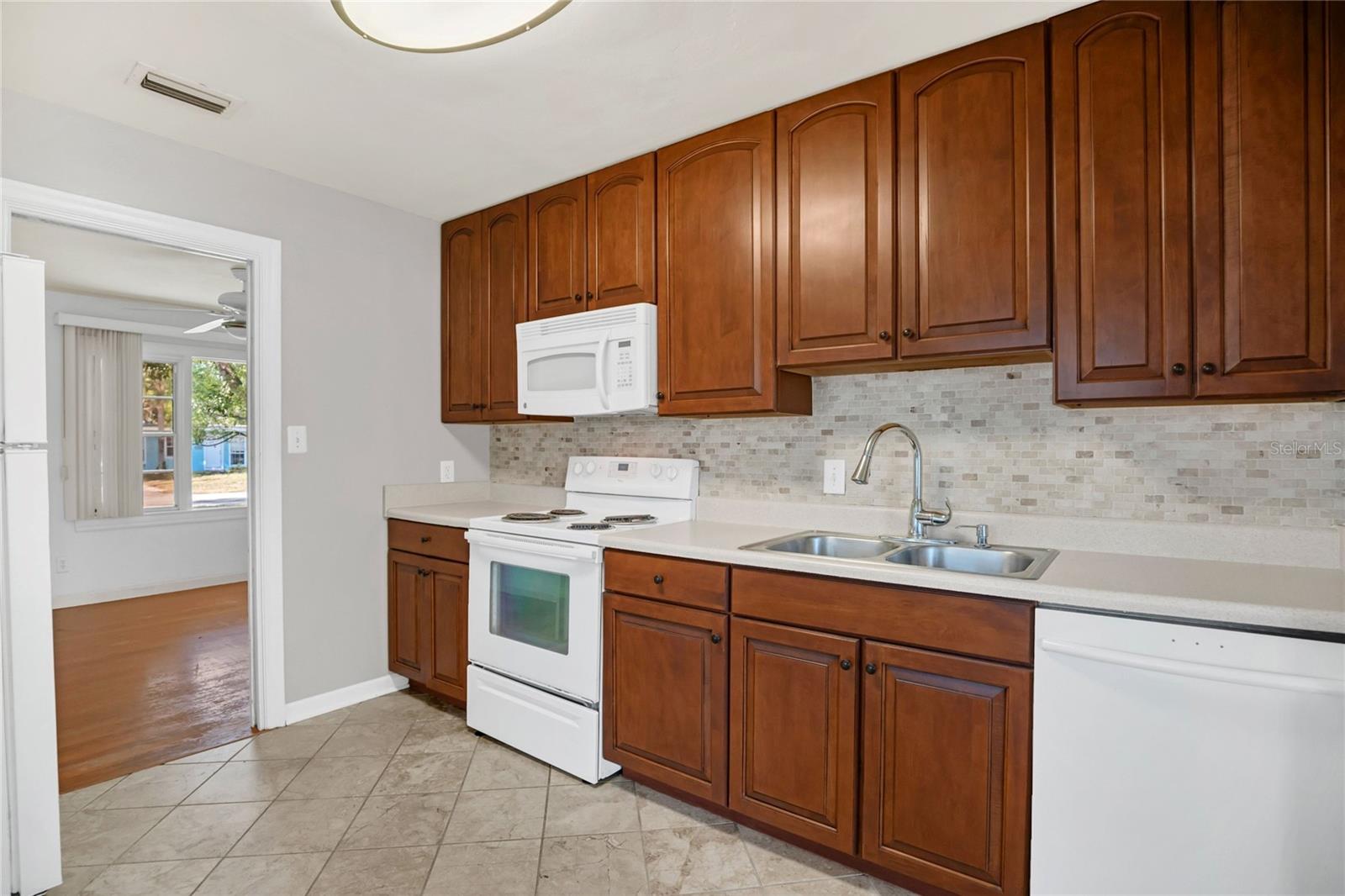 Image 7 of 23 For 505 Crystal Lake Drive