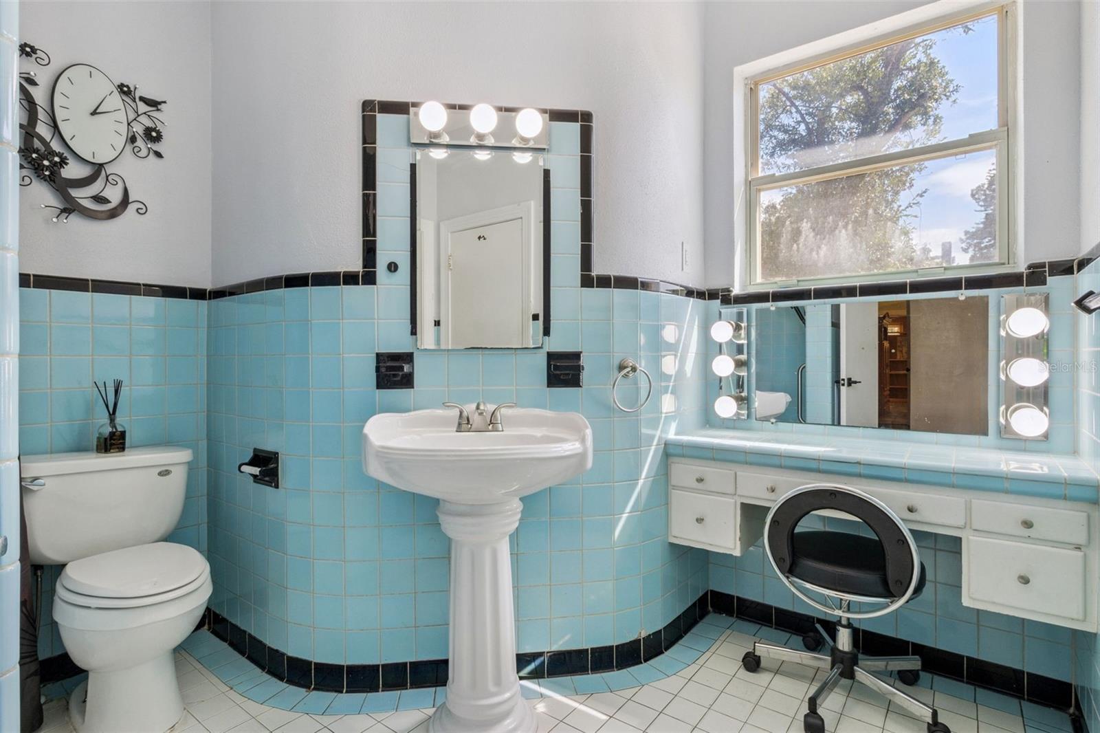 Image 16 of 37 For 3016 Albany Avenue