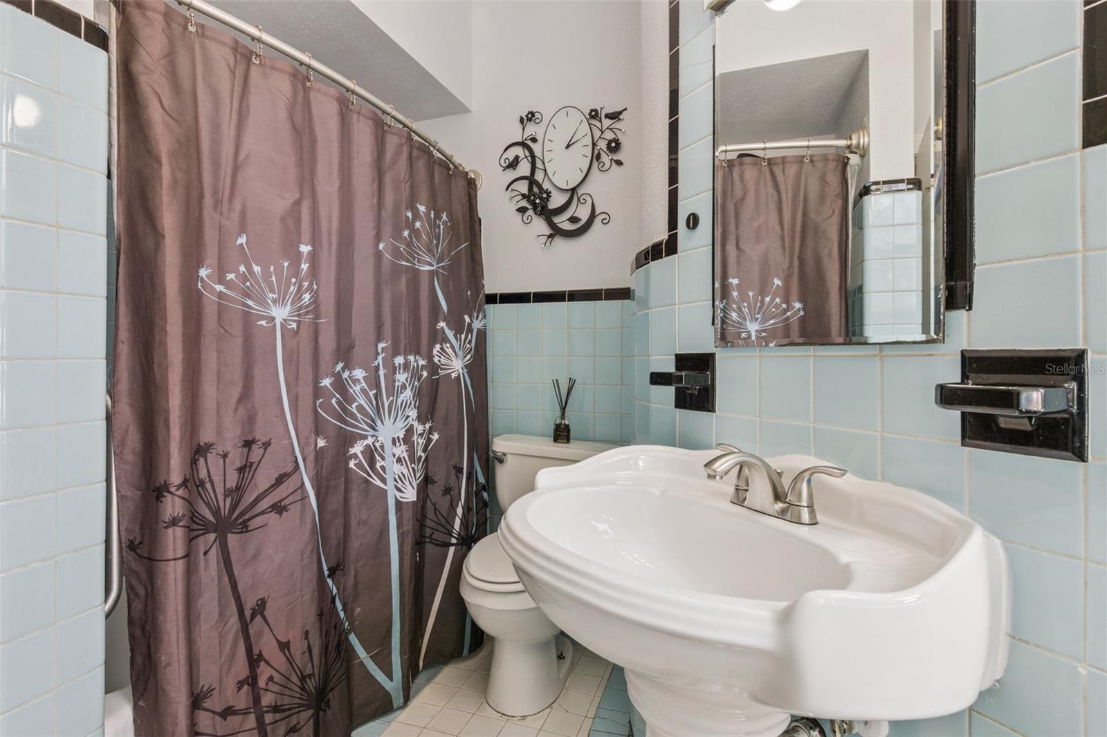 Image 19 of 37 For 3016 Albany Avenue