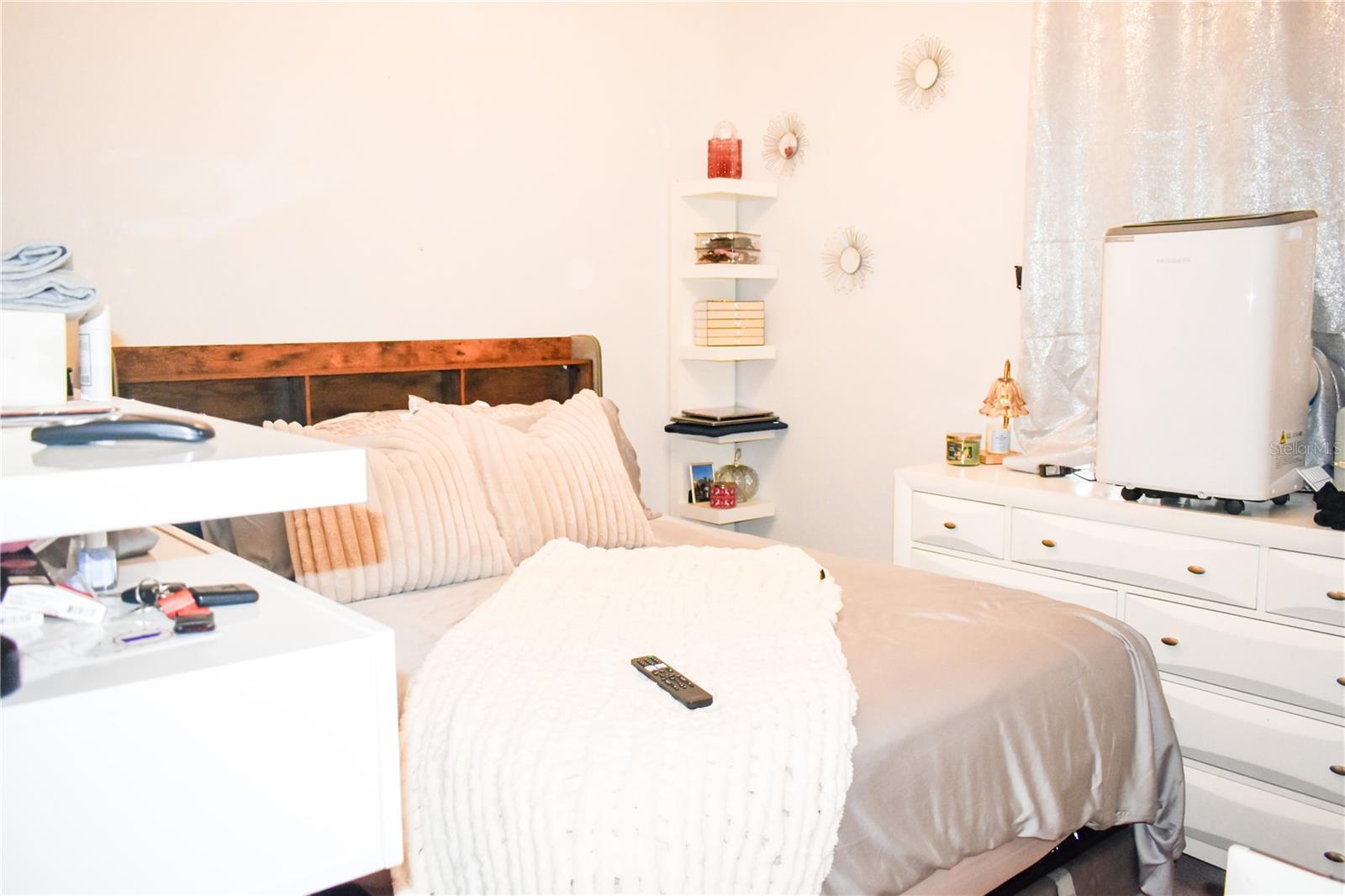 Image 13 of 91 For 180 Lake Smart Circle