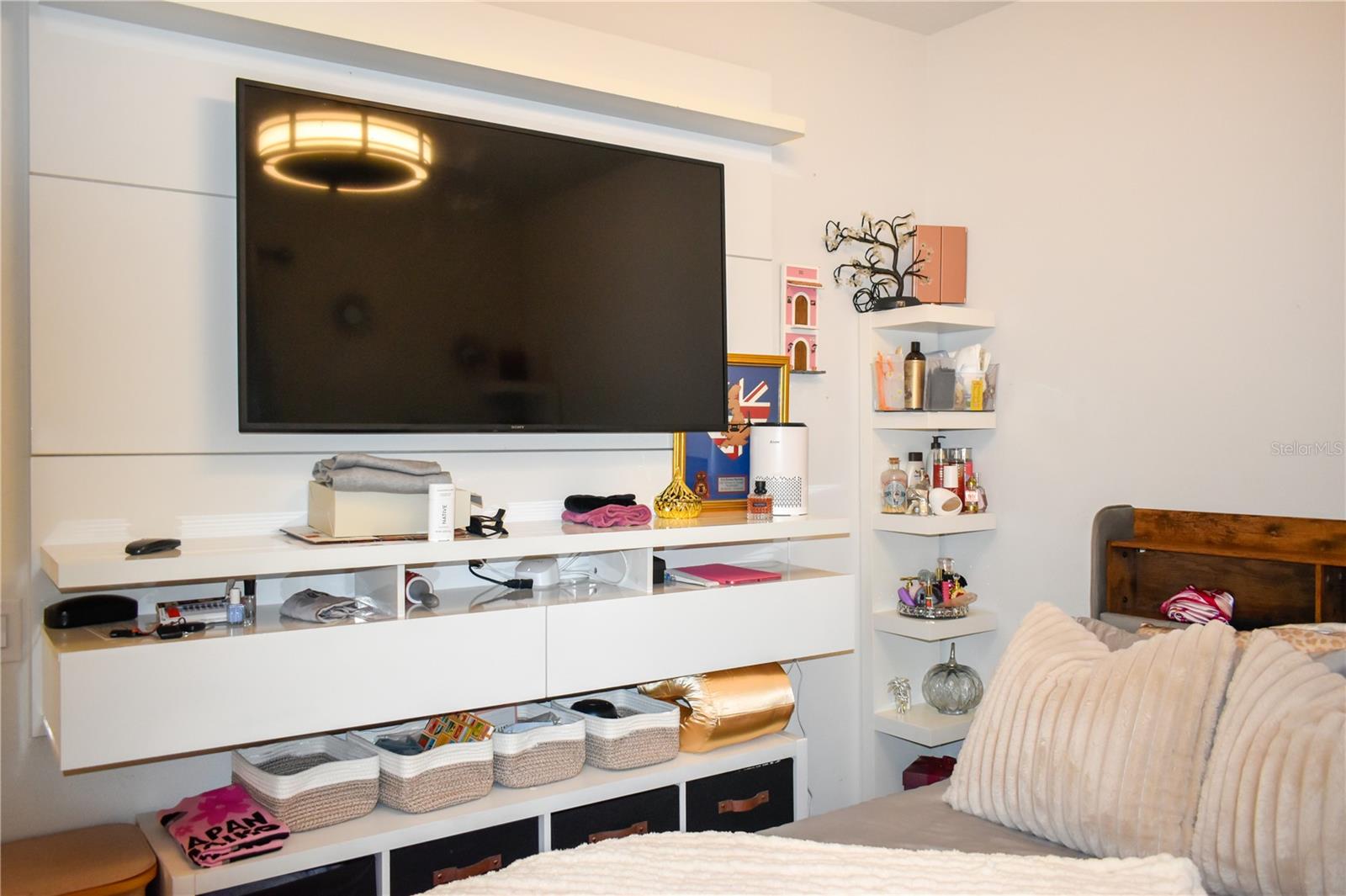 Image 14 of 91 For 180 Lake Smart Circle