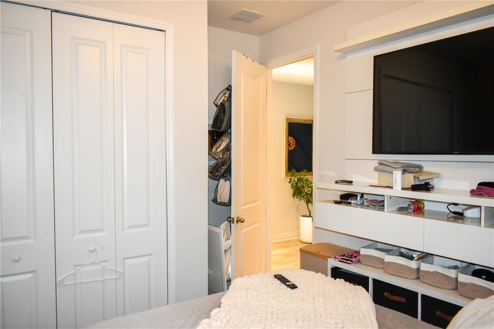 Image 15 of 91 For 180 Lake Smart Circle