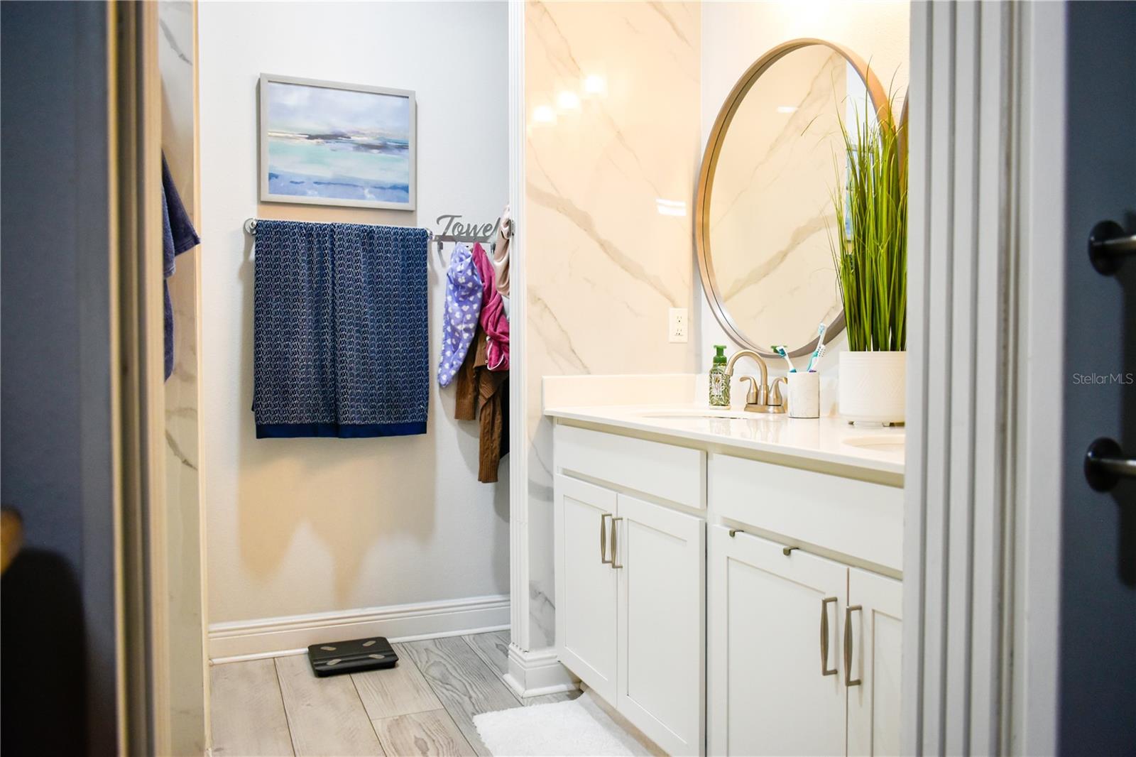 Image 42 of 91 For 180 Lake Smart Circle