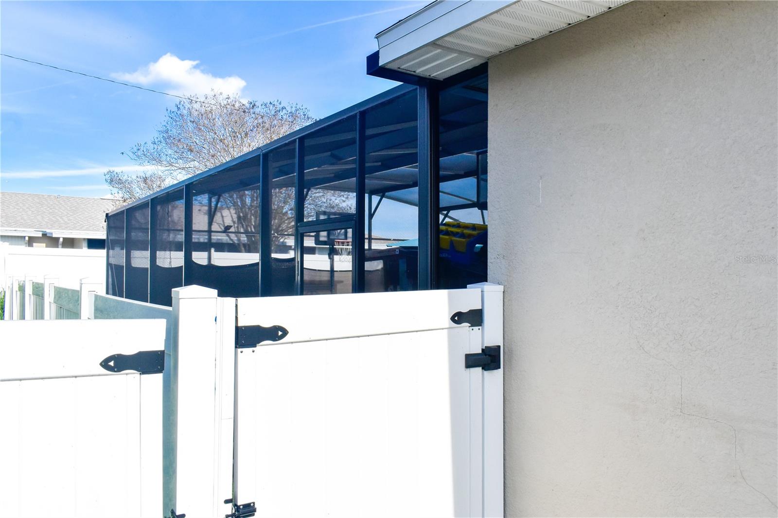 Image 6 of 91 For 180 Lake Smart Circle