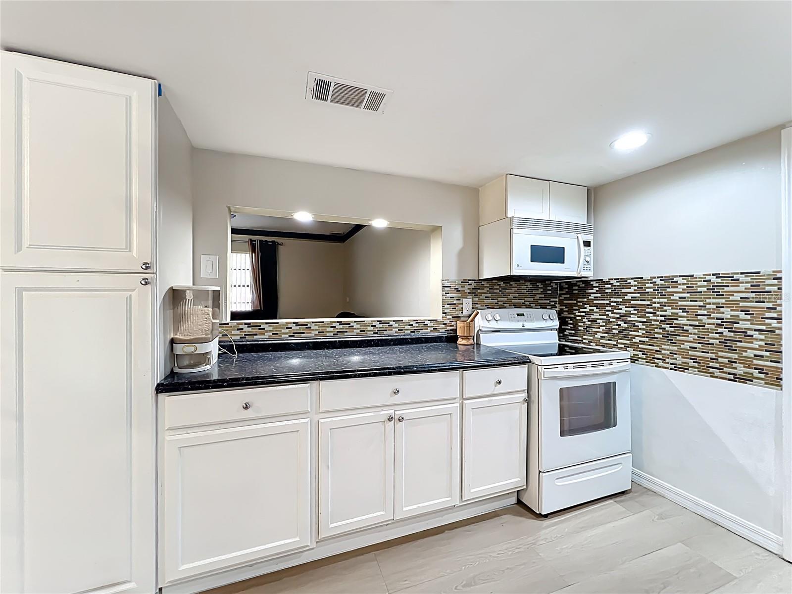 Image 15 of 36 For 2551 El Portal Avenue