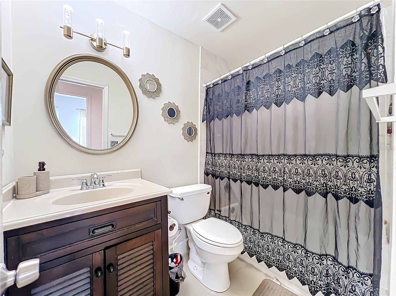 Image 24 of 36 For 2551 El Portal Avenue