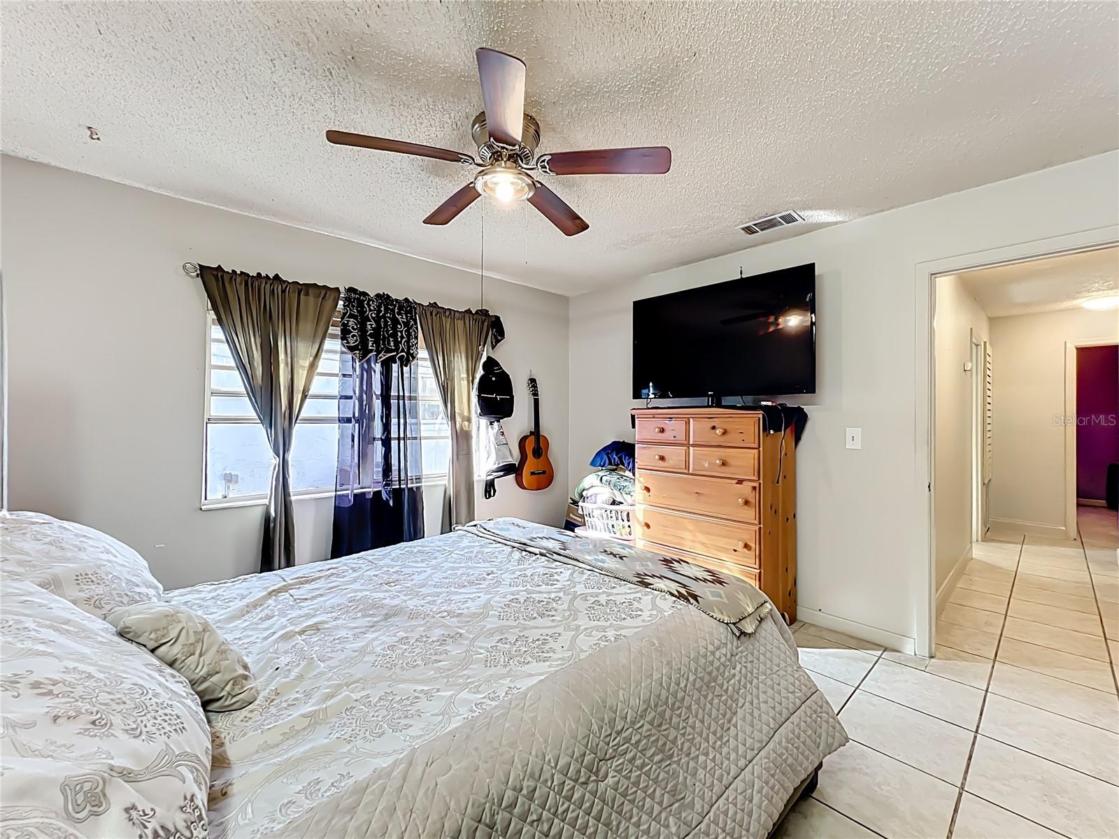 Image 28 of 36 For 2551 El Portal Avenue