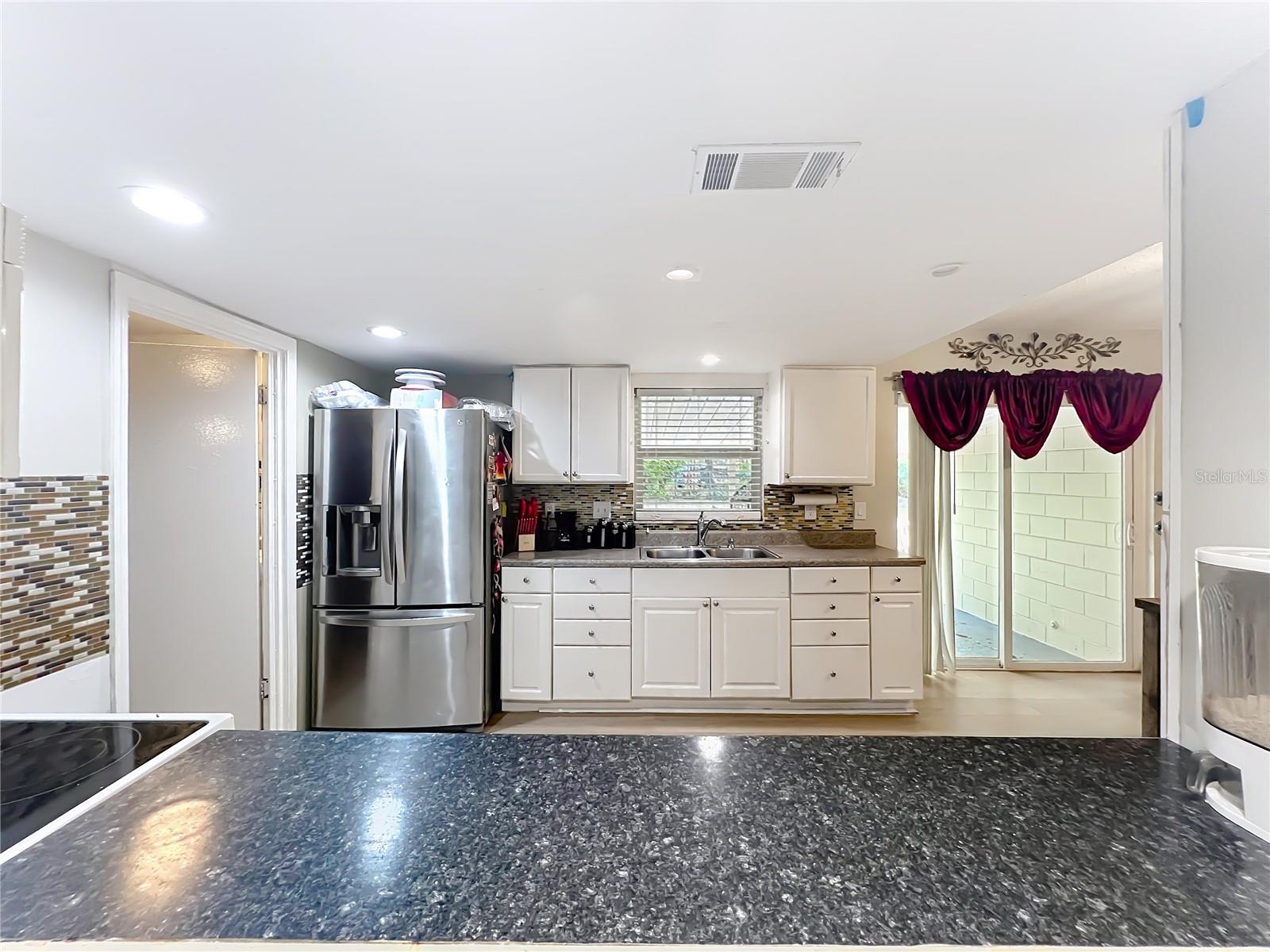 Image 7 of 36 For 2551 El Portal Avenue