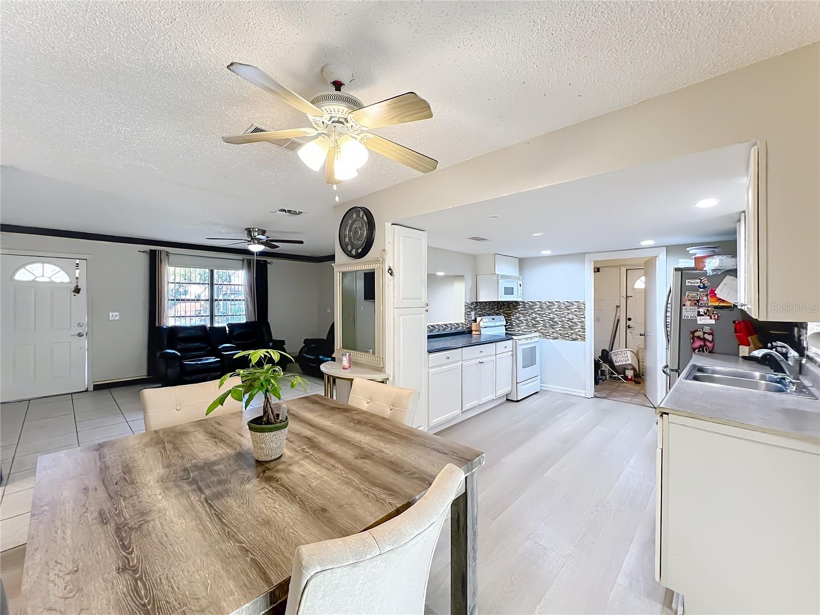 Image 9 of 36 For 2551 El Portal Avenue