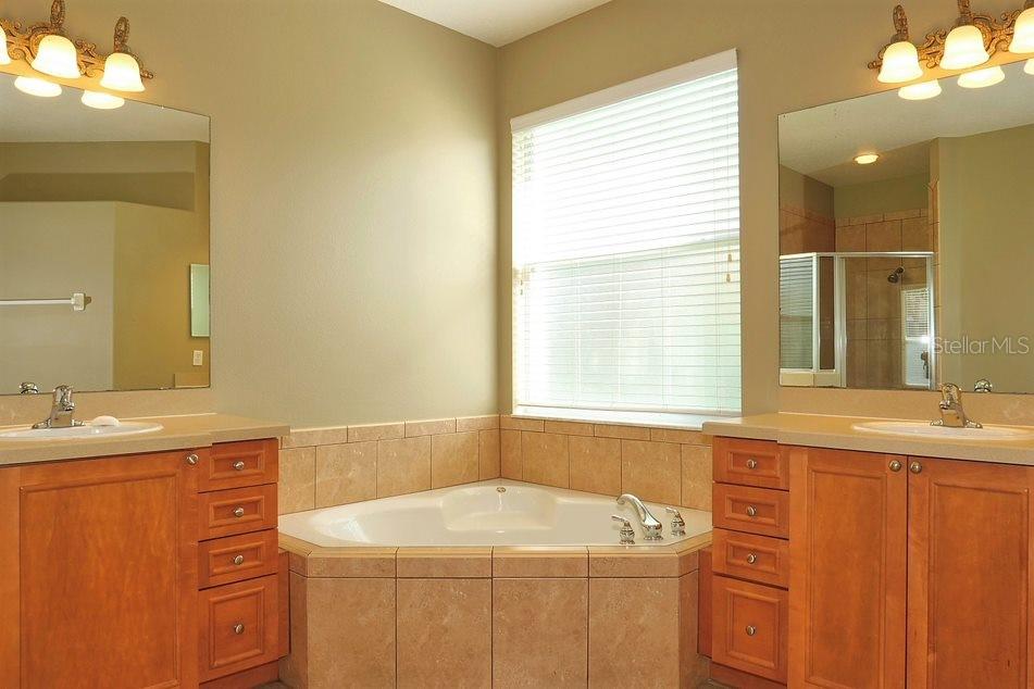 Image 9 of 16 For 4906 Lake Cove Boulevard